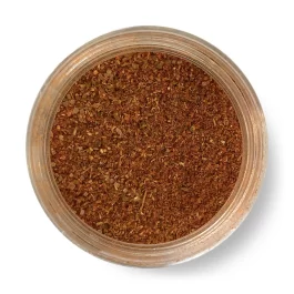 Fotografia in dettaglio, spezie miscelate ed inserite in un vasetto per rub