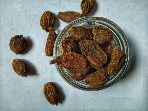 Cardamomo nero, elenco delle spezie sullo store